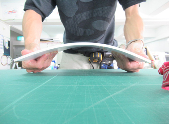 折り曲げ実験-スチレンボードの曲げ強さを調べる