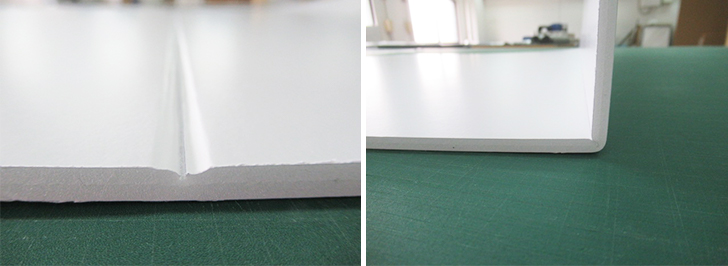 折り曲げ実験-スチレンボードの曲げ強さを調べる②板の谷側の紙を切って曲げる