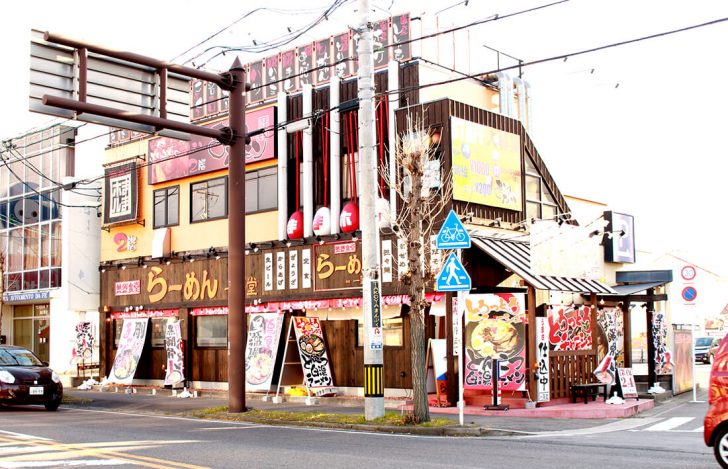インパクトのある店舗看板
