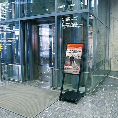 デジタルサイネージ】屋内用デジタルサイネージ 50インチ 自立移動式