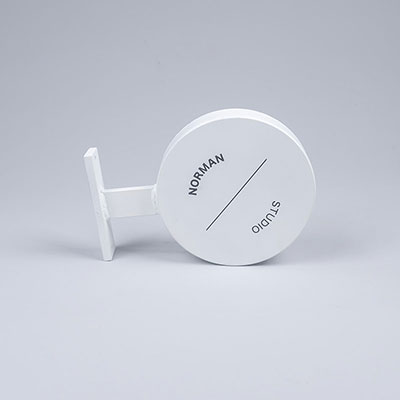 ホワイト金属製突き出しサイン　看板 袖（突出し）看板】Wall Sign MARU | 看板の激安通販サインシティ