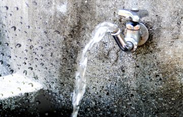 水を入れて使える「注水式看板」について