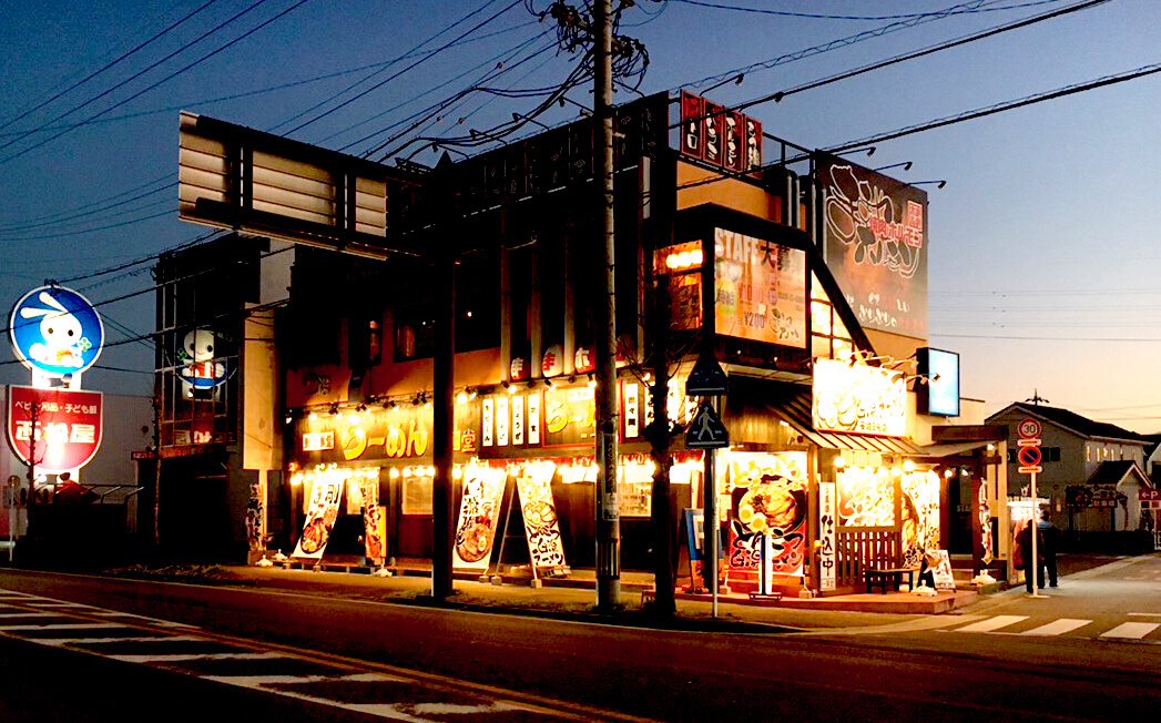インパクトのある店舗看板