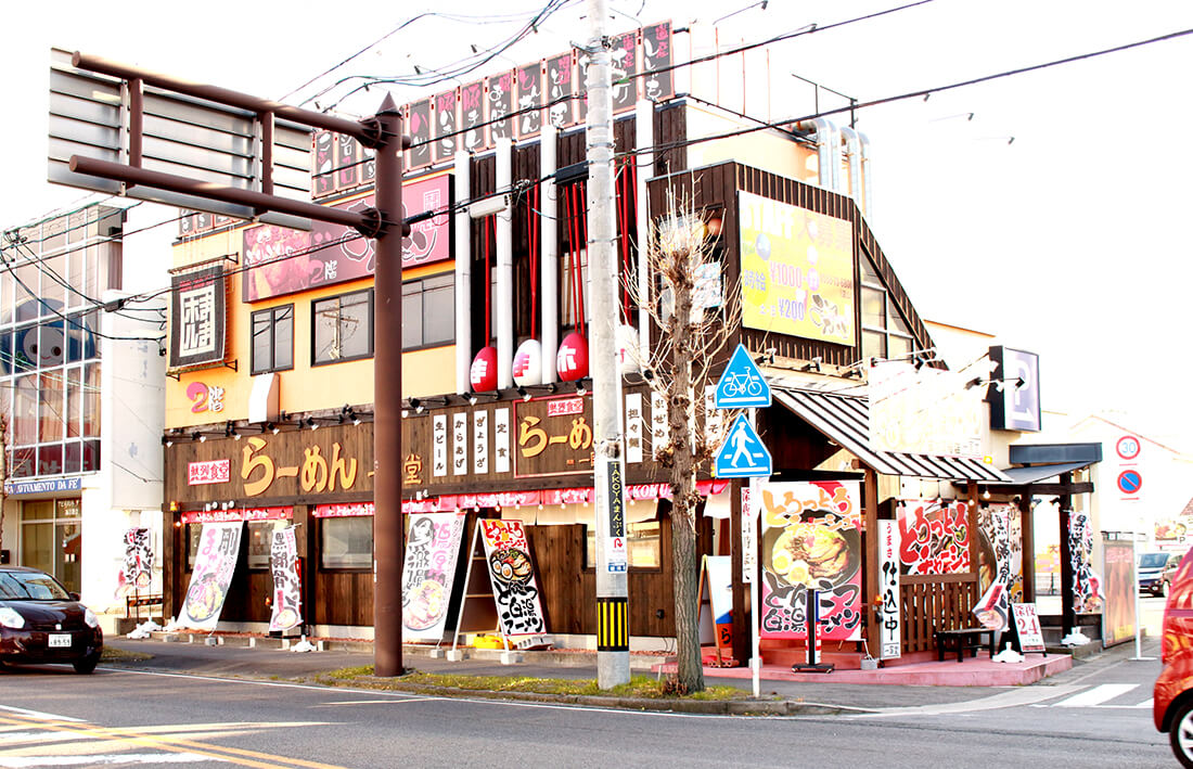 インパクトのある店舗看板