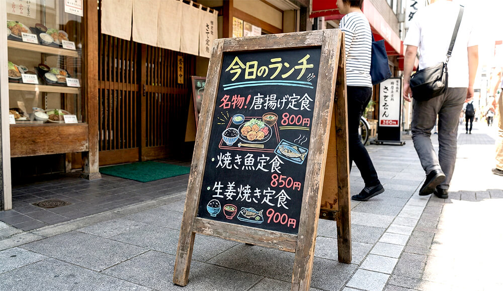 中洲の夜の街で光る電飾看板の例