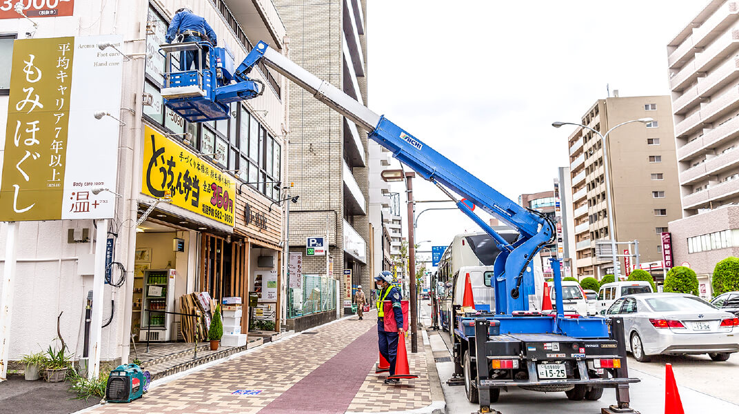 大型・高所の看板も経験豊富な看板職人へお任せください！