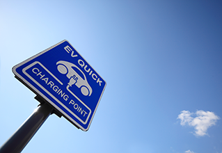 駐車場におすすめの看板-EVサイン（路面標識・ポールタイプ）