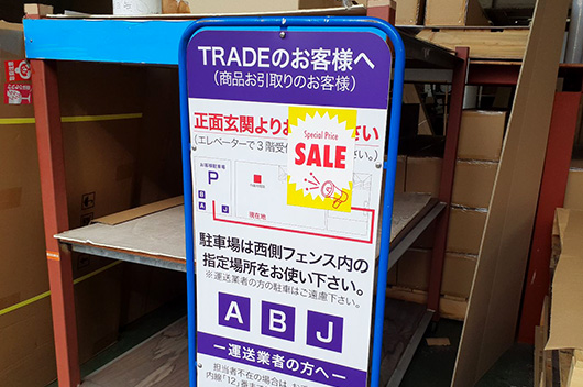 吸着ターポリンはどんなところに貼れる？ 看板
