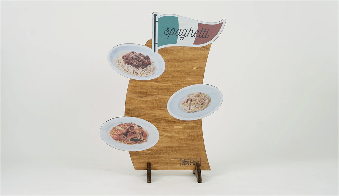 視線を集めるオリジナルの木製ボード看板 製作例　イタリアン
